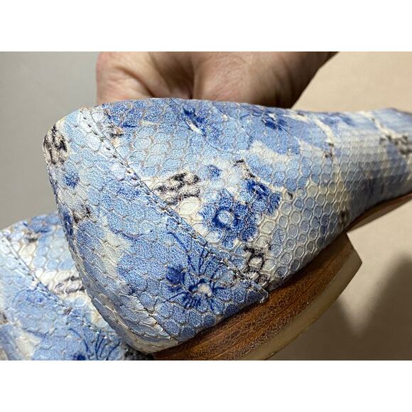 Donald J pliner Adore Gray Python Studded Flats size 8 M Great condition!! - Picture 6 of 10